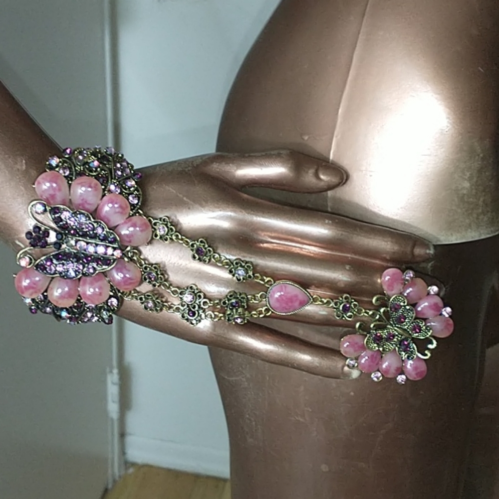 Beautiful rhinestone bracelet and ring attachment